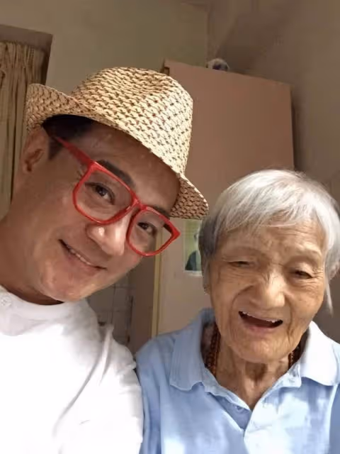 TVB老戲骨憶與亡母點滴,難忘睡覺期間獲對方喂食,低谷時曾割脈