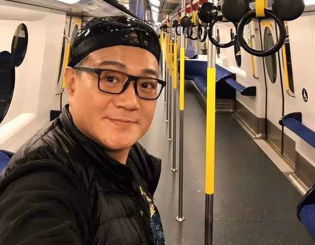 TVB老戲骨憶與亡母點滴,難忘睡覺期間獲對方喂食,低谷時曾割脈