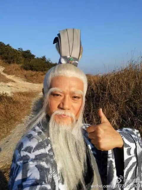 TVB老戲骨憶與亡母點滴，難忘睡覺期間獲對方喂食，低谷時曾割脈