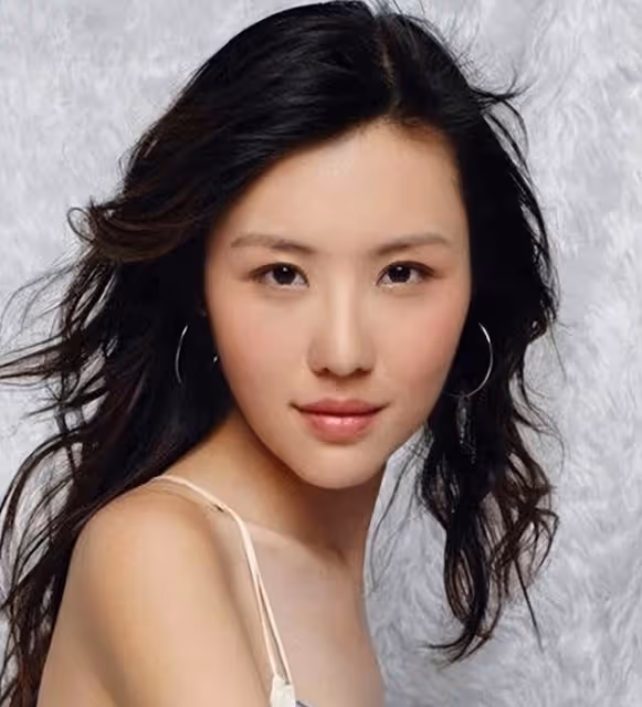 田朴珺素顏健身,穿弔帶背心露白皙手臂,早前讚美國外禮儀惹爭議