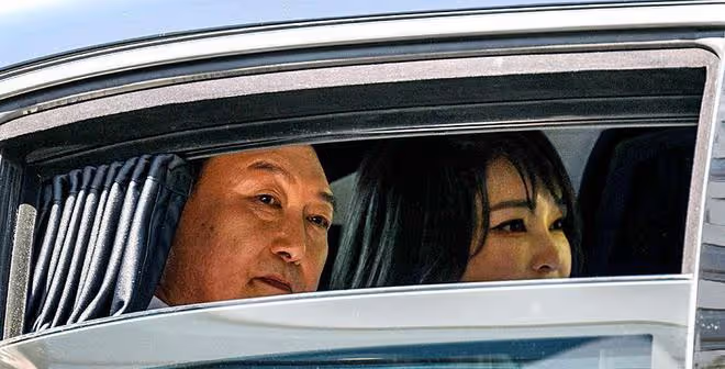 50歲韓國第一夫人美出圈!穿白裙初戀臉不顯老,氣質卻輸給朴槿惠