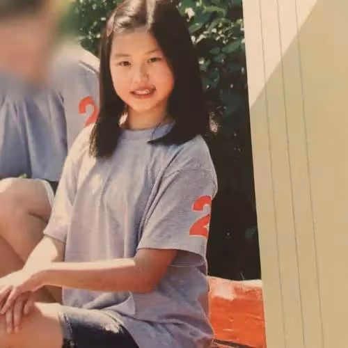 韓國安妮海瑟薇,十四歲成全民偶像,完美身材臉蛋引千萬女性嫉妒