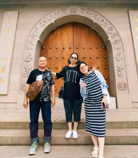 謝依霖自曝母親患精神病,多次上吊燒炭欲自殺,舉刀砍丈夫太可怕