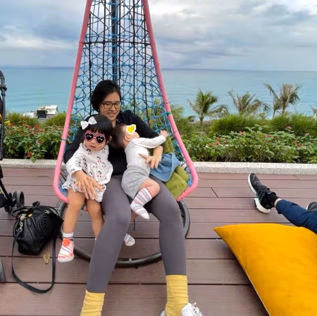 謝依霖自曝母親患精神病，多次上吊燒炭欲自殺，舉刀砍丈夫太可怕