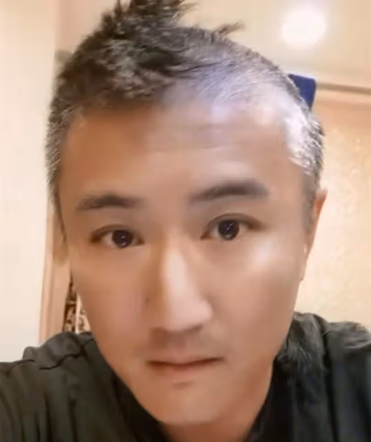 知名童星葉靜近況,41歲胖60斤頭髮花白,理髮店關門無奈親自剃頭