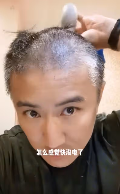知名童星葉靜近況,41歲胖60斤頭髮花白,理髮店關門無奈親自剃頭