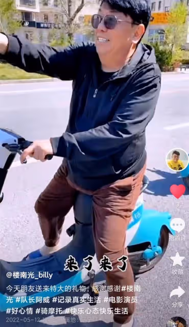 67歲港星樓南光定居遼寧!穿拖鞋騎電動車回家,住所裝修接地氣