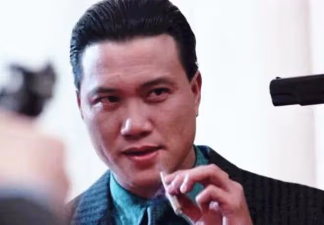 萬梓良現身商場引圍觀,一旁保鏢手臂肌肉太搶鏡,自曝工資100元