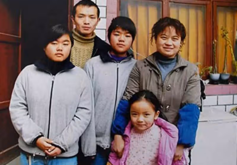 1998年僱主跑路，保姆無償撫養2名棄嬰感動無數網友，保姆：為了孩子