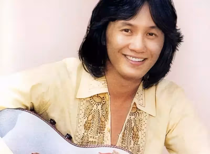張學友譚詠麟偶像，23歲娶初戀相伴51年零緋聞恩愛如初，今74歲三代同堂，一家10口超溫馨