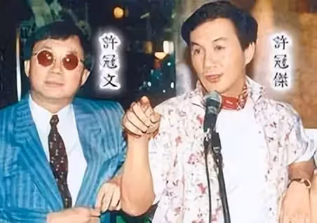 張學友譚詠麟偶像，23歲娶初戀相伴51年零緋聞恩愛如初，今74歲三代同堂，一家10口超溫馨