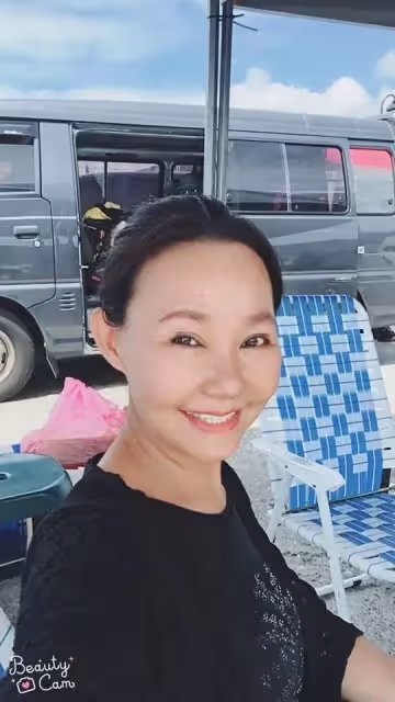 被評笑比哭難看，呂雪鳳強撐為家人還債50年張開眼就在掙錢，養活全家7口，不捨曝最大願望