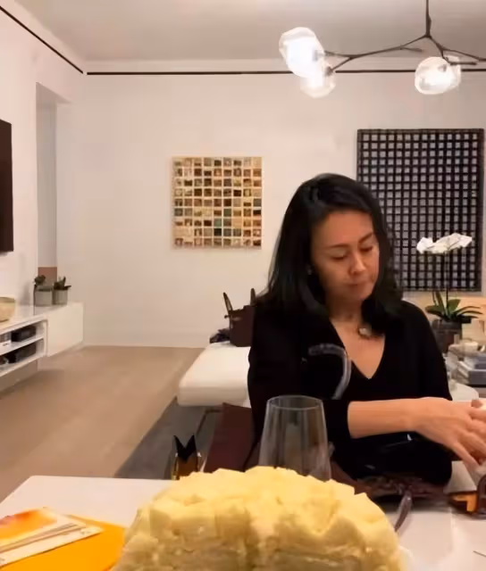 李連杰妻子利智近照曝光，五官和以前沒啥區別，但皮膚太鬆了，網友：歲月不饒人