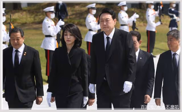 「撞臉」李富真，這位韓國新任總統夫人有多絕
