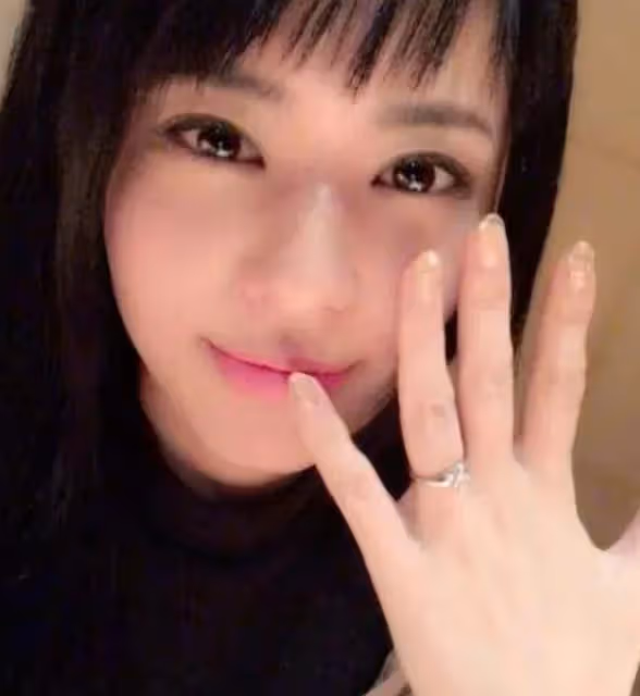 日本女星曬出近況，罕見分享孩子近照，狀態宛如20歲的少女