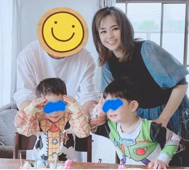 日本女星曬出近況，罕見分享孩子近照，狀態宛如20歲的少女