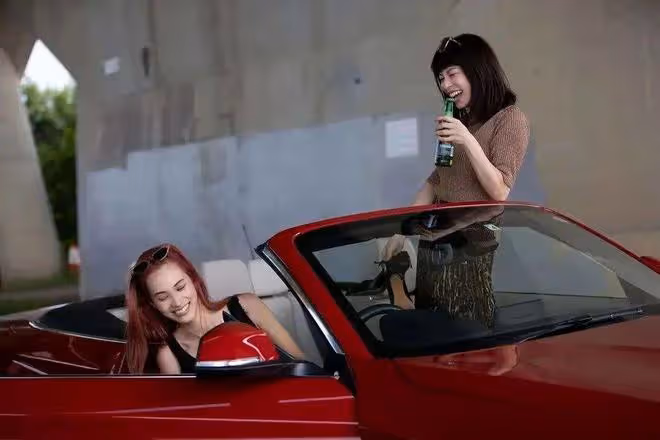 當紅女星自曝被侵犯，直播爆哭：多人參與！