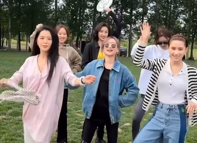 恭喜！賭王最美千金何超蓮被曝領證結婚，公開默認竇驍是她的老公