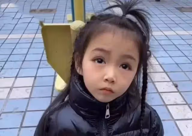 6歲「無聲天使」藍妮妮:逆天「顏值」傾國傾城,生活卻無法自理,美貌背後的心酸令人心疼
