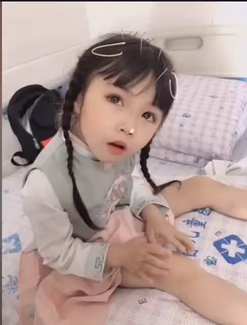 6歲「無聲天使」藍妮妮:逆天「顏值」傾國傾城,生活卻無法自理,美貌背後的心酸令人心疼