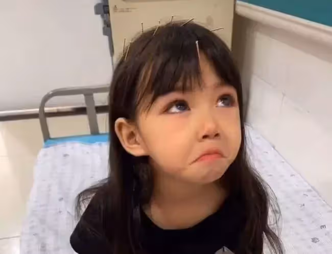 6歲「無聲天使」藍妮妮:逆天「顏值」傾國傾城,生活卻無法自理,美貌背後的心酸令人心疼