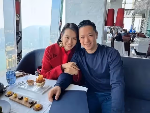 胡杏兒老公曬祖孫三代出遊,奕霆奕霖扮鬼臉搞怪,萌態百出超可愛