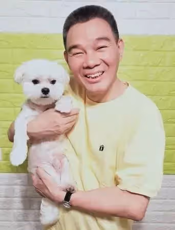 享天倫樂!59歲陳雷「生活曝光」陪小孫子上下學,跑農地下田種菜插秧,親力親為「大做慈善事業」自歎:這輩子也值了