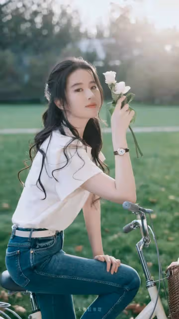 林青霞下巴美人溝,高圓圓V中帶方,都是頂級美女的標志
