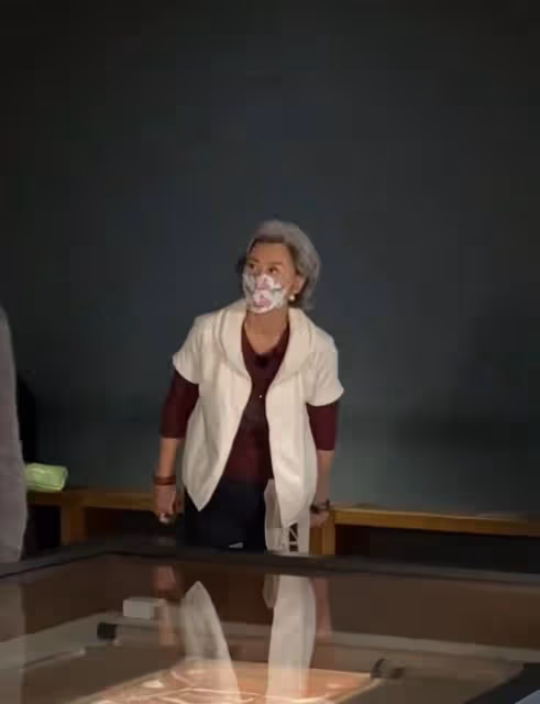 74歲林子祥帶愛妻逛博物館,畫面溫馨恩愛,葉倩文打扮珠光寶氣