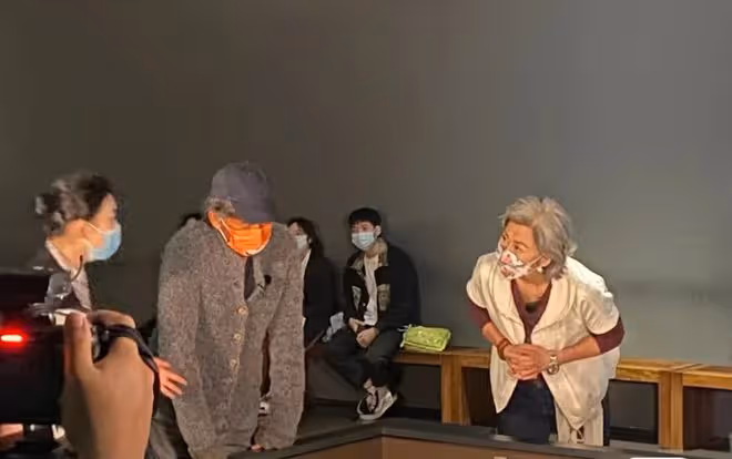 74歲林子祥帶愛妻逛博物館,畫面溫馨恩愛,葉倩文打扮珠光寶氣