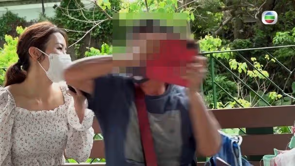 《東張西望》女神主持人採訪老鼠屋遇襲　慘遭手推車攻擊手肘狠撞