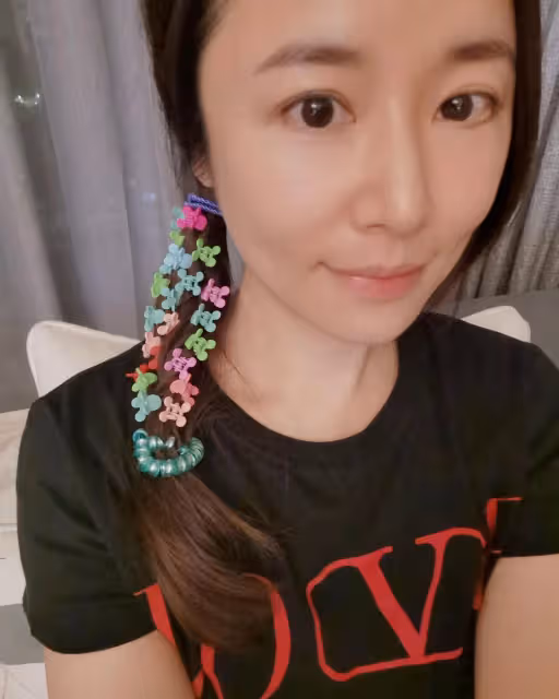 女兒停課在家練妝發　要當林心如的專屬造型師