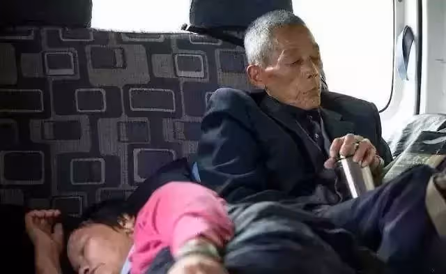 學霸兒將「重疾晚期」父親騙出國,踏上「最後的旅行」孝心惹贊,誰知88天後歸來,意外結局催人淚下