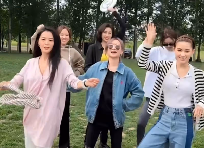 恭喜!賭王最美千金被曝領證結婚,公開默認知名男星是她的老公