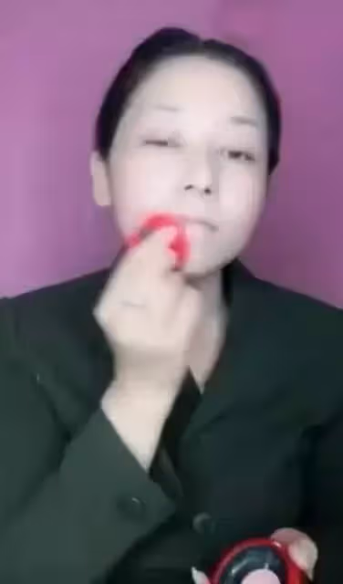 大媽要模仿香妃被人嘲笑,化妝後美翻了,網友:失傳已久的易容術!
