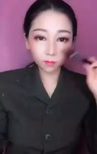 大媽要模仿香妃被人嘲笑,化妝後美翻了,網友:失傳已久的易容術!