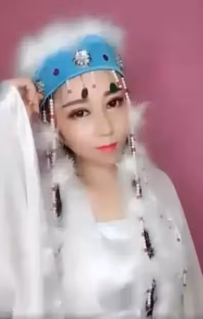 大媽要模仿香妃被人嘲笑,化妝後美翻了,網友:失傳已久的易容術!