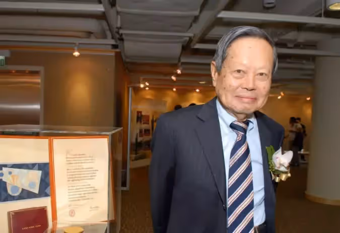 嫁大53歲尪！為顧老公身體「18年堅持早睡」卻遭非議　丈夫公開遺囑「證明老婆是真愛」繼子掛保證：她是好女孩