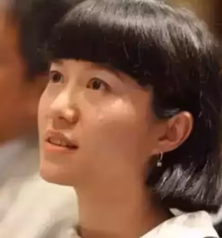 嫁大53歲尪！為顧老公身體「18年堅持早睡」卻遭非議　丈夫公開遺囑「證明老婆是真愛」繼子掛保證：她是好女孩