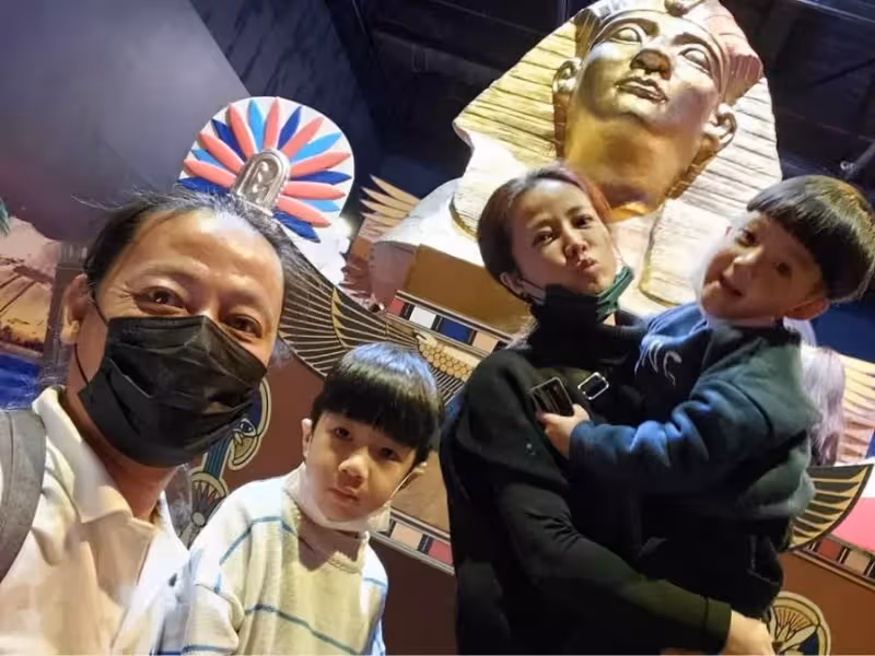 被算命師預言「剋母命格」!陳仙梅次子「被判和母犯沖」奉勸她棄子不養,為母超霸氣回應:我願意賭上後半生陪他