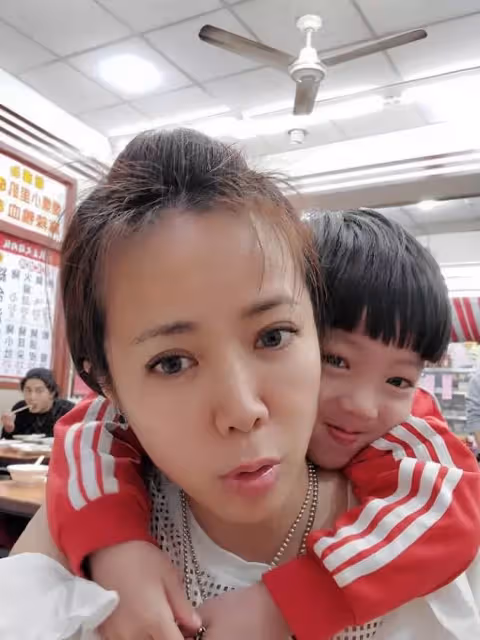 被算命師預言「剋母命格」!陳仙梅次子「被判和母犯沖」奉勸她棄子不養,為母超霸氣回應:我願意賭上後半生陪他