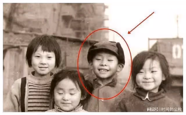婚前坦言「有個植物人女友」!影帝癡情守護10年「直到她離世」妻子大度陪伴「辭去工作成為他助力」