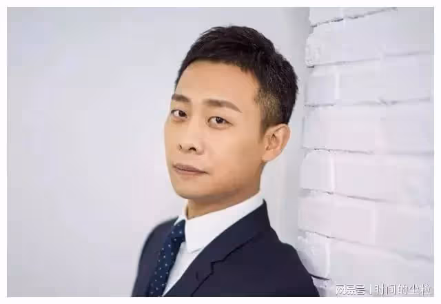 婚前坦言「有個植物人女友」！影帝癡情守護10年「直到她離世」妻子大度陪伴「辭去工作成為他助力」