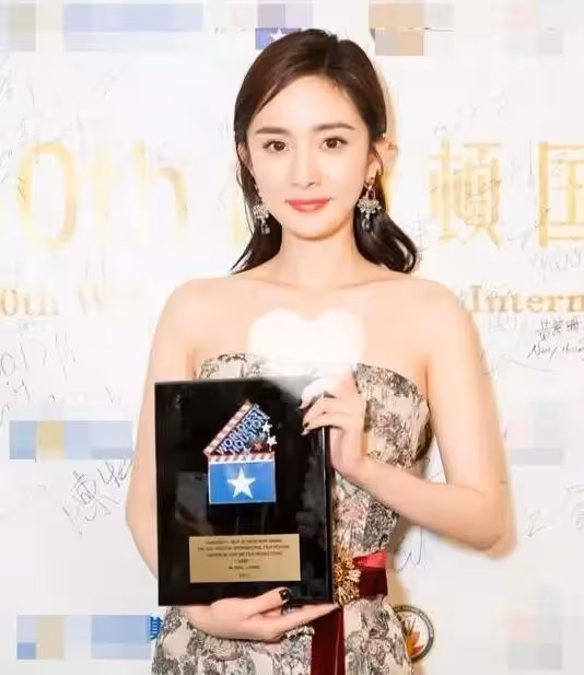 楊冪再爆女王語錄!曾因長相被吐槽「她輕鬆化解」 離婚後談「姐弟戀」自曝:因為我有錢