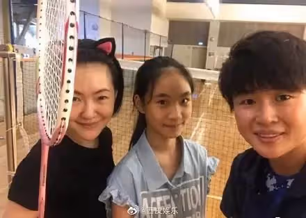 48歲曾寶儀「素顏近照曝光」皺紋明顯娃娃臉不再 堅持「自然蒼老」網友:和曾志偉越來越像