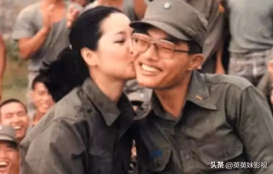 女神的眷顧!當年被「鄧麗君親過的士兵」4天只洗半邊臉 親吻照隨身帶「今現狀曝光」惹人羨
