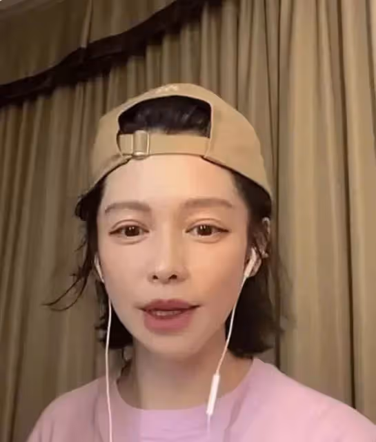 徐若瑄近照大變樣,雙眼皮太寬,意外撞臉王心淩,被網友嘲笑蛤蟆成精