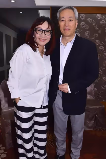 姜厚任66歲滿頭白髮,返台定居,現身「彰化地檢署」引熱議,潛心修佛20年,決心:打光棍到底