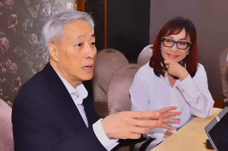 姜厚任66歲滿頭白髮,返台定居,現身「彰化地檢署」引熱議,潛心修佛20年,決心:打光棍到底
