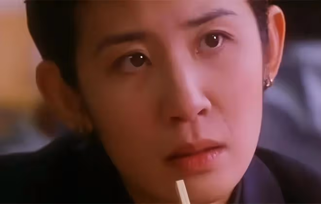 56歲吳君如近照,穿短裙白皙美腿吸睛,直言當初要演丑角很不開心